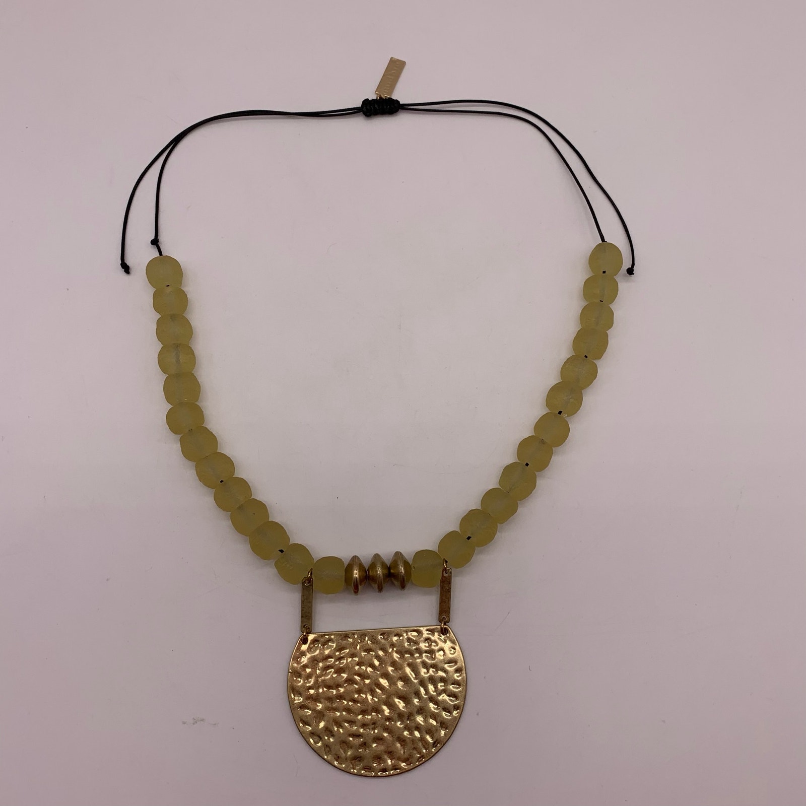 Mud Pie Adjustable Cord Necklace Hammered Gold Tone Pendant Yellow Plastic Beads 8$